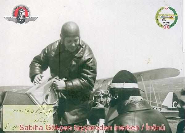 10. Türkiye'nin ilk uçak tasarımcı ve üreticisi olan Vecihi Hürkuş, dünyanın ilk kadın savaş pilotu Sabiha Gökçen ile aynı karede.