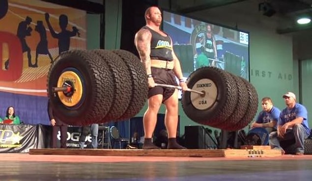 İzlandalı dev adam 2.06 boyunda, 180 kilo.