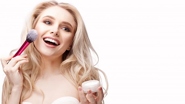 4. Слишком много прозрачной рассыпчатой пудры