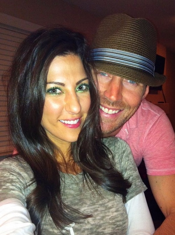 1. Это 43-летний бармен из Лаг-Вегаса Роб Мубери со своей женой (он познакомился с любимой на работе).