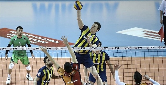 2. Takım sporları yapın, arkadaşlarınızla düzenli olarak maçlar organize edin.