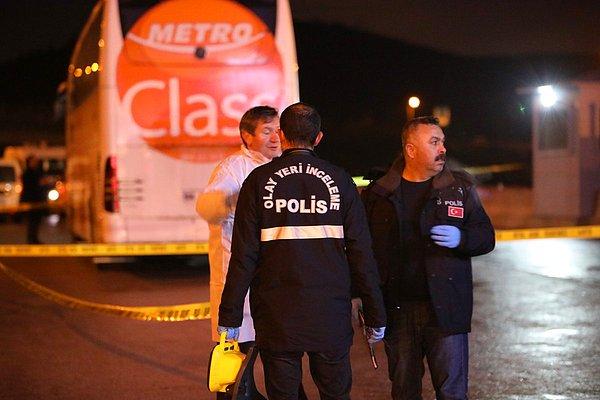 Ankara Emniyet Müdürlüğü'nden yapılan açıklamada, "dur" ihtarına uymayan zanlının yakalanmasına yönelik kovalamaca esnasında yapılan uyarı atışında bir polis memurunun kazaen vurularak şehit olduğu kaydedildi.
