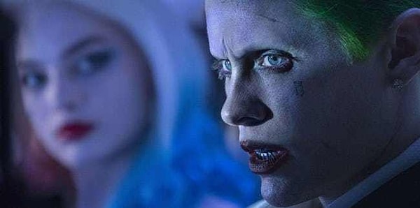 2. Он подарил Марго Робби живую крысу.