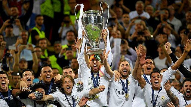 16. UEFA Şampiyonlar Ligi finalinde Juventus'u 4-1 yenen Real Madrid, kupayı üst üste 2. kez kazanan ilk takım oldu.