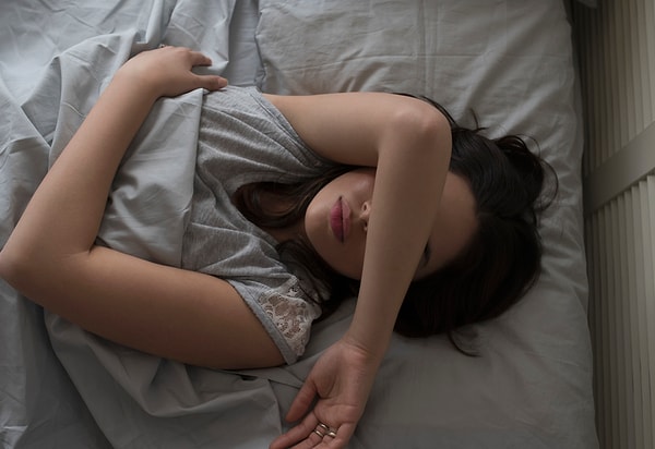 Например, большинство девушек и женщин сталкиваются с судорогами во сне.