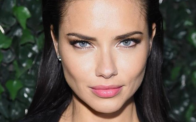 Adriana Lima'nın bizim topraklarda yeri ayrı, malum...