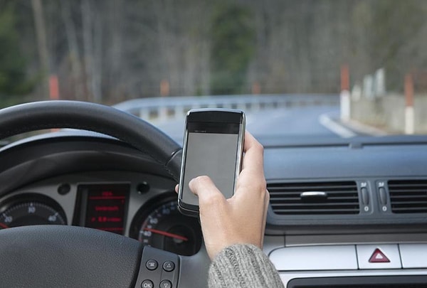 4. А смотрите в телефон во время вождения? (Если вы не водитель - ответ "Нет")