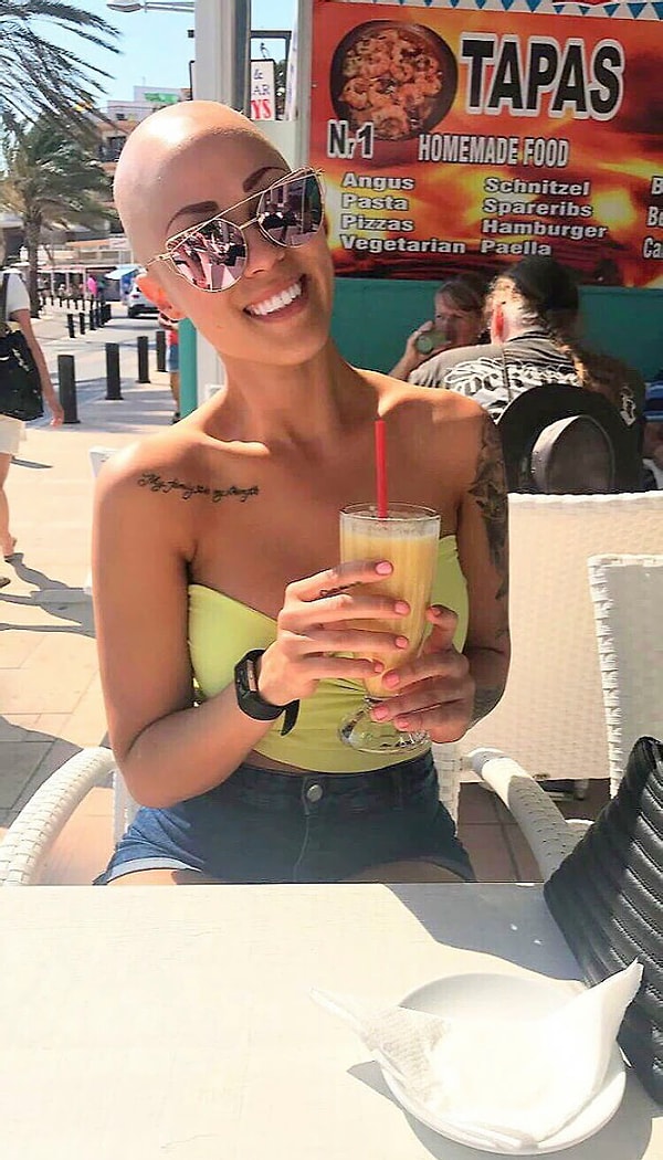 В настоящее время Тереза работает медсестрой и моделью одновременно! Здорово!!!! 😍