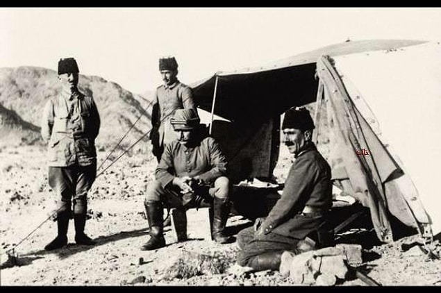 31 Mayıs 1916'da Fahreddin Paşa Medine'ye ulaştıktan birkaç gün sonra Şerif Hüseyin'in İngiliz tazyikli isyanı patlak verdi.