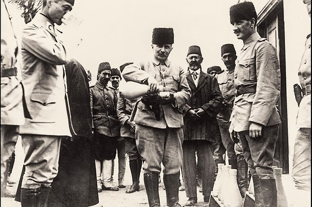 Mevcut durum karşısında Fahreddin Paşa şehrin düşmesi ihtimali belirince, kutsal emanetleri başkente yollamayı kararlaştırdı.