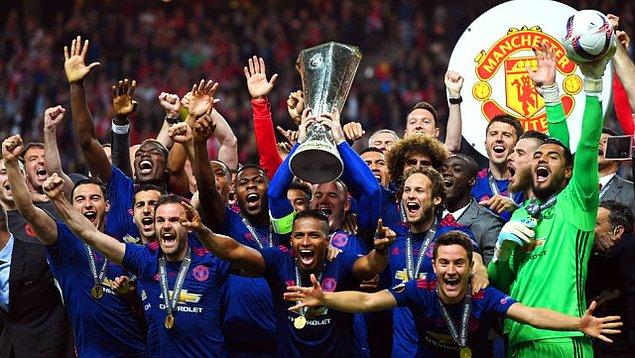 19. UEFA Avrupa Ligi Şampiyonu Manchester United oldu.