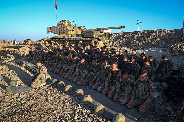 6. Mehmetçik'in bayram namazı. 📷 Özkan Bilgin