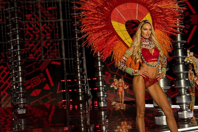 Victoria's Secret meleklerinden güzel model Candice Swanepoel bu yıl da, en prestijli defilelerden biri olan VS Fashion Show'da yer aldı.