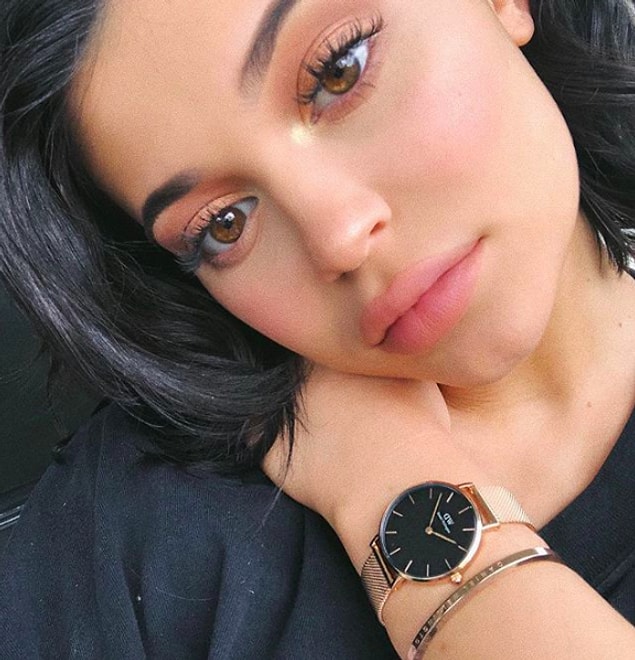 Khloé müjdeli haberi verdi peki Kylie ne yapıyor? Yok efendim göbeğimi kapatayım, yüzüm şişmiş ama sadece vücudumu saklasam yeter...