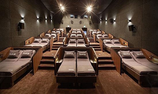 Yatarak Film İzlemeyi Sevenler Buraya: İstinyepark'ta Yataklı Sinema Salonu Açıldı