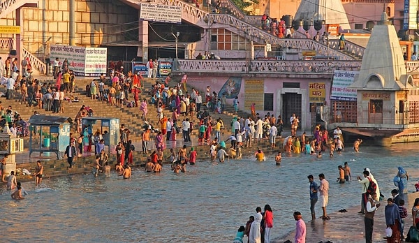 3. По территории какой страны протекает река Ганг?