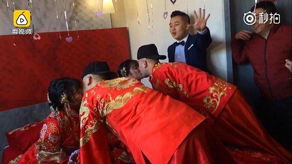 Çin sosyal medyasında aktif internet kullanıcıları yeni evlenen çiftleri tebrik ederken bir yandan da balayı sırasında karışıklık yaşanmaması için uyarılarda bulunmuşlardı. 😂