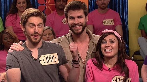 5. Miley 'Saturday Night Live'ı sunarken Liam onu desteklemek için programa katıldığında 😎