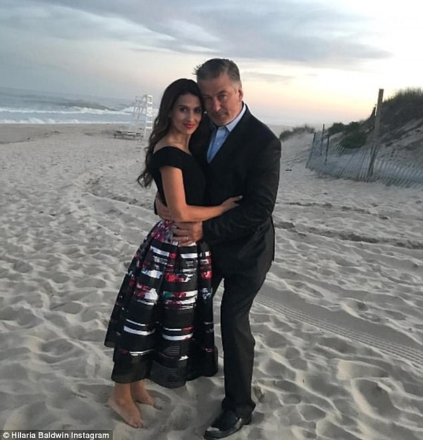 9. Алек Болдуин и его супруга, инструктор по йоге, Хилари Томас, поженились в 2012 году