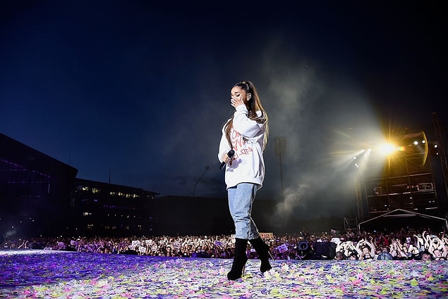 15. Ariana Grande, Manchester konserindeki terör saldırısında hayatını kaybeden 23, yaralanan 512 kişi için yardım konserleri düzenledi, 4 Haziran.