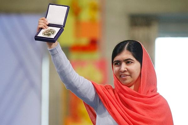 Hayatına ve eğitimine İngiltere’nin Birmingham şehrinde devam eden Malala 2014 yılında Nobel Barış Ödülü’ne layık görüldü.