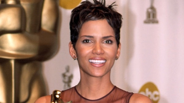 2. Хэлли Берри