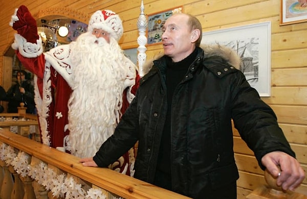3. А это Владимир Путин, который в 2008 году пожаловал в резиденцию Деда Мороза