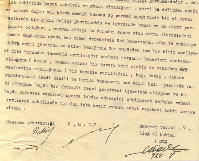 Halka soruldu: Ölenin Yedek Subay İzmirli Hüseyin Oğlu Kubilay Bey olduğu anlaşıldı. Doktor usulen yemin ederek, ölüm sebebini raporla tespit için muayeneye başladı.