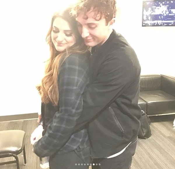 9. Меган также создала в Instagram галерею, где собрала особенно памятные моменты истории их пары.