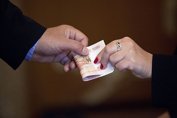 8. Вы когда-нибудь занимали что-либо, не отдавая затем долг?