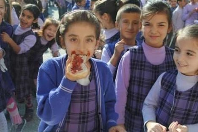 8. En sevdiğimiz atıştırmalık salçalı ekmekti.