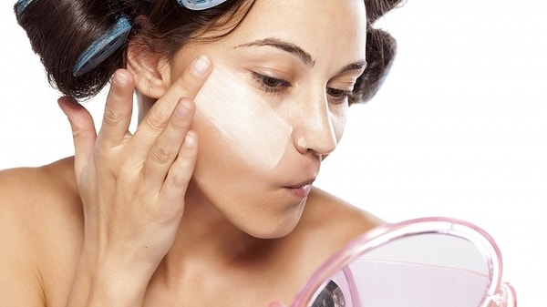 1. Использование чрезмерного или недостаточного количества тональной основы