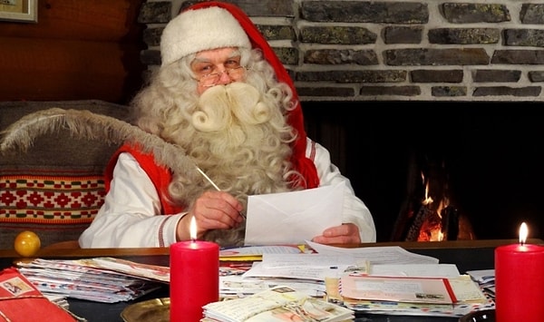 2. Это Йоулупукки - волшебник из заснеженной Финляндии. В образе какого животного его изображают?