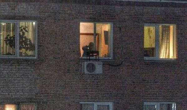 1. Ничего такого, просто кто-то делает барбекю прямо в окне... 🍗