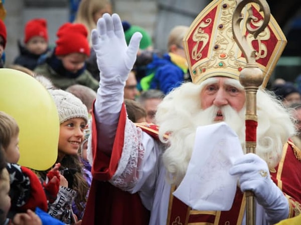 1. В какой стране Дедушку Мороза называют Синтаклаас?