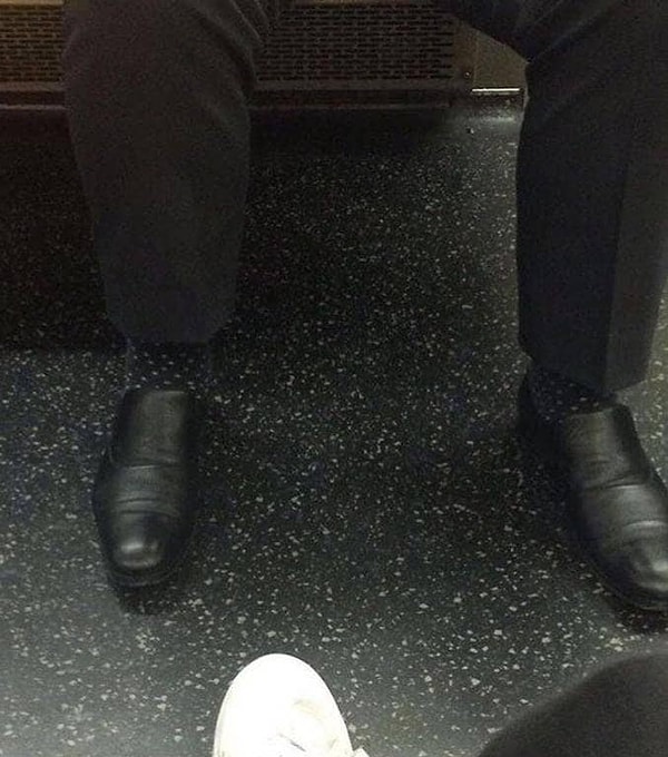 12. А что если он вообще без носков? 😱