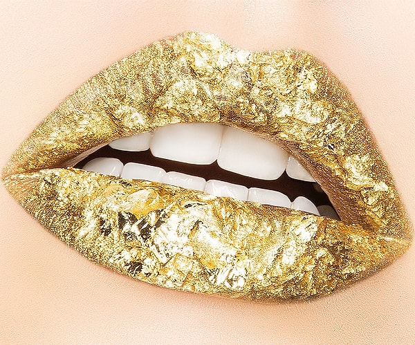 19. Фольга на губах