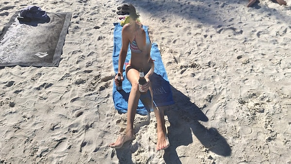 2. Пить сразу из двух бутылок? Почему бы и да!