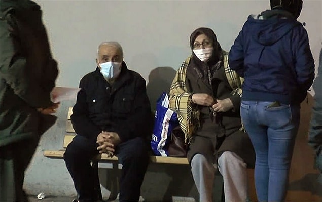 Koku nedeniyle rahatsızlanan bazı kişiler hastaneye kaldırıldı.