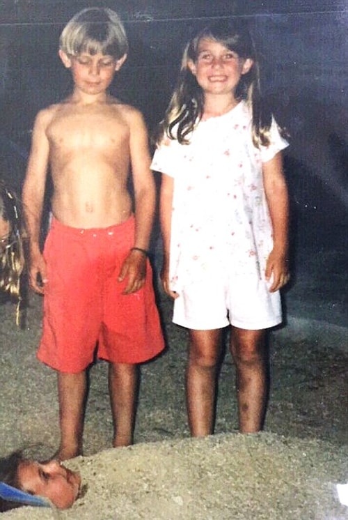 Heidi'nin annesi 2 hafta sonra tavanarasını karıştırırken Gümbet'te çekilen bu fotoğrafları buldu.