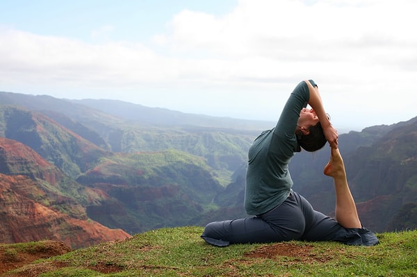 8. Скорпион: Эка Пада Раджа Капотасана (поза королевского голубя)