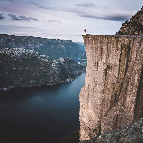2. Автор: Фабио Цингг, утес Прекестулен в Норвегии