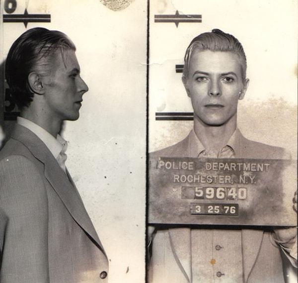 1. David Bowie'nin gözaltı fotoğrafı, 1976.