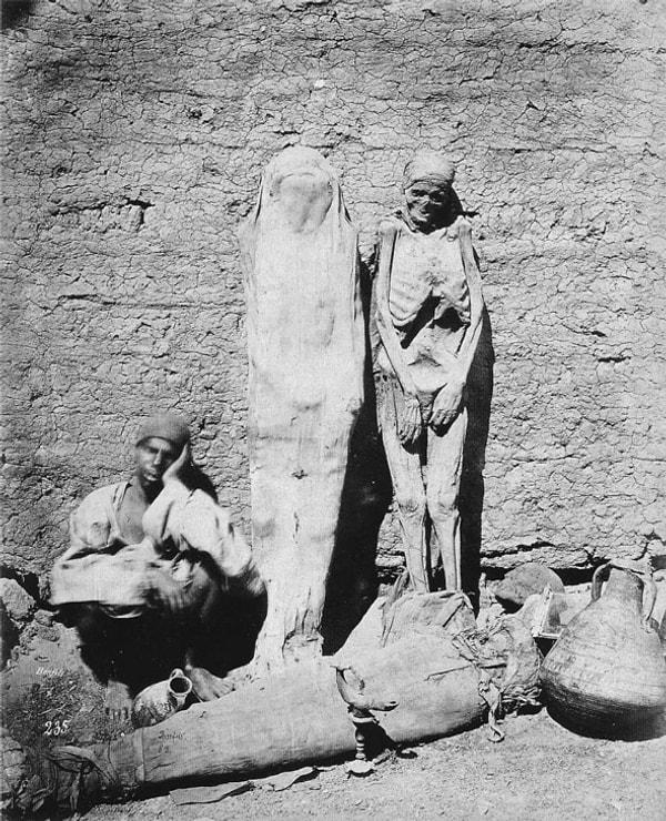 14. Mumya satan Mısırlı sokak satıcısı.