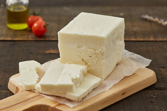 8. Alkollü içki tüketmek isterseniz bu rakamın fırlayacağını biliyorsunuz ama yanına iyi bir Ezine peyniri gerek derseniz kilosu 25 - 45 TL arası.