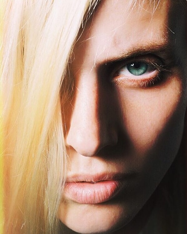 1. Все началось 3 октября 2012 года. Тогда успешная модель Лорен Вассер, живущая в Санта-Монике, штат Калифорния, внезапно почувствовала себя плохо. Друзья отвезли ее домой, где Лорен впала в забытье и пролежала без сознания больше суток, прежде чем ее обнаружили вызванные ее матерью полицейские и отвезли в больницу.