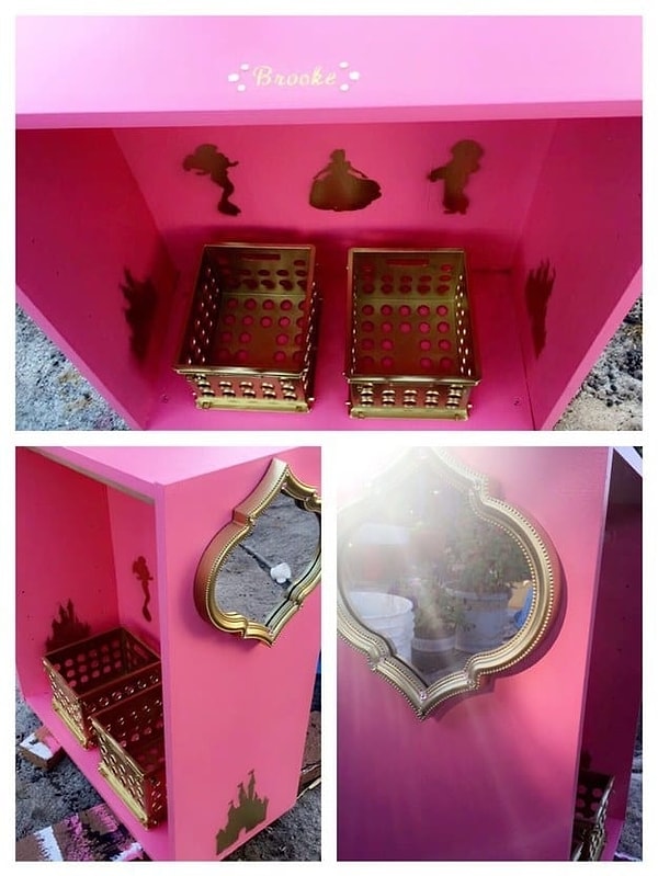 Не знаете куда деть старый книжный стеллаж? Покрасьте в розовый и превратите его в кукольный домик.