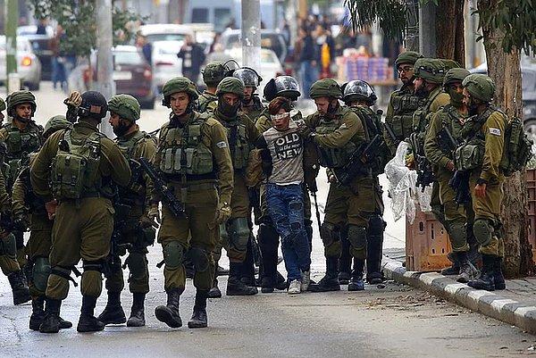 AA'da yer alan habere göre, Ofer Askeri Mahkemesi, Filistinli Cuneydi’yi 10 bin Şekel (11 bin TL) mali kefaletle tutuksuz yargılanmak üzere serbest bırakılmasına karar verdi.
