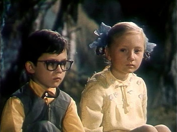 7. Кто сыграл старичка-лесовичка в фильме "Новогодние приключения Маши и Вити", а также дворецкого в сериале "Моя прекрасная няня"?