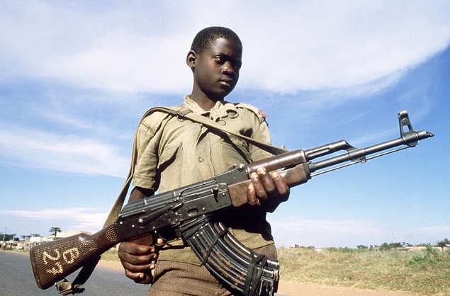 Somali'de 2017'nin ilk 10 ayında yaklaşık 1800 çocuk çatışmalara sokuldu. Güney Sudan'da ise 2013'ten bu yana silahlı gruplara katılan çocukların sayısı 19 bini aştı.